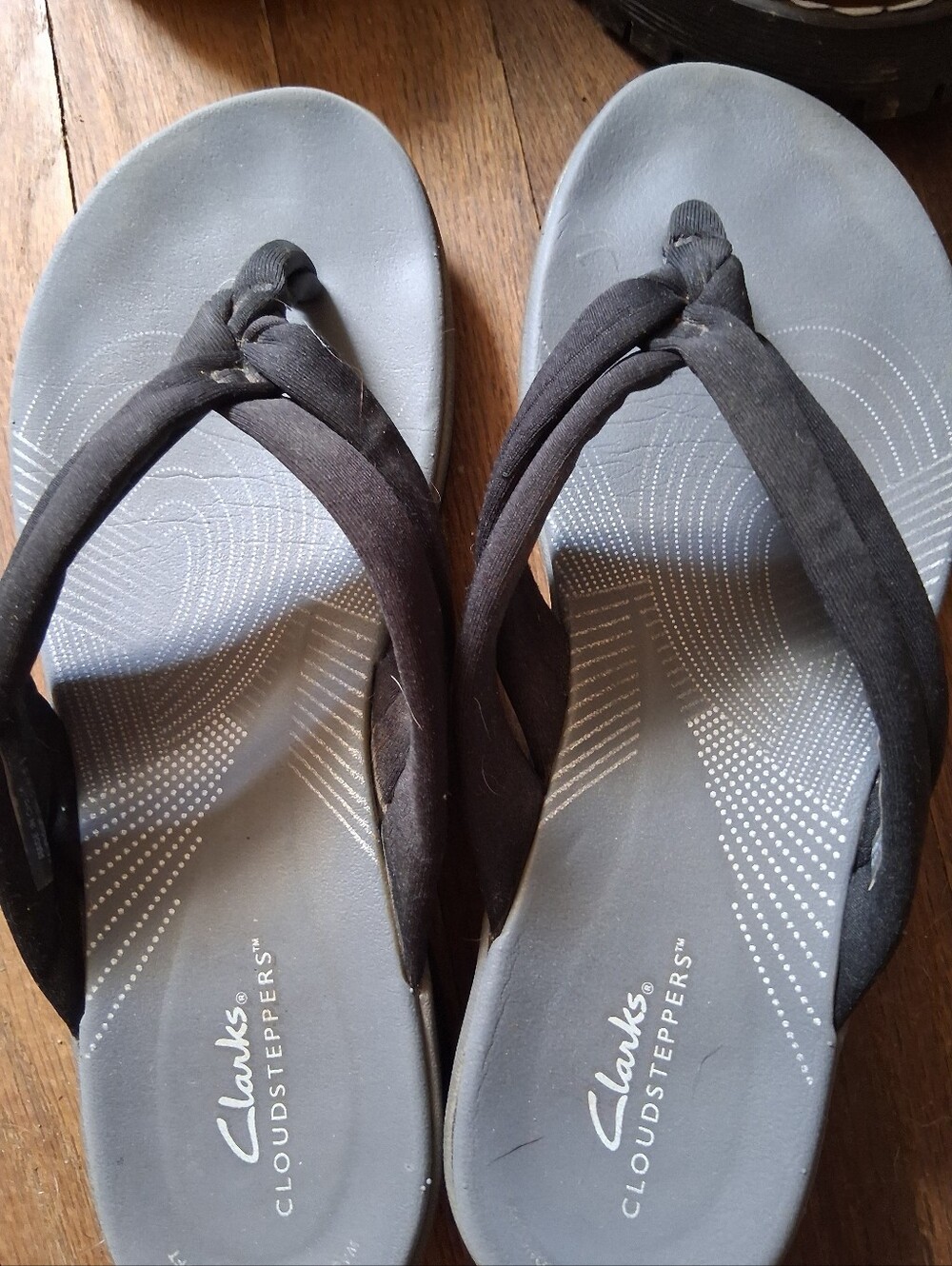 Clarks Cloudsteppers Women's Black and Gray Flip Flop Sandals